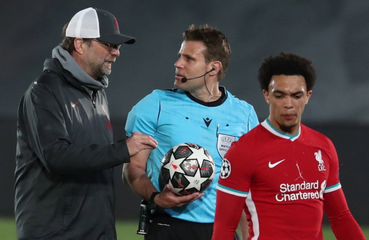 篮球勇士老将续约一年，球迷大呼：值得（勇士老将再续一年合同，球迷齐声叫好：值了）