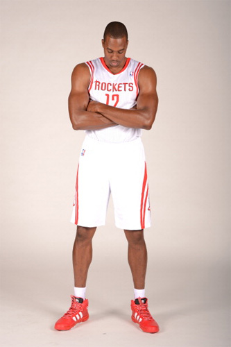 球衣颜色相近？当值主裁把维罗纳与乌迪内斯搞混了（球衣撞色惹祸？当值主裁把维罗纳误认成乌迪内斯）