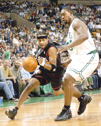 穆勒：梅西的踢球风格是纯粹的天赋，C罗的职业精神更突出（穆勒：梅西天赋尽显，C罗职业精神更出众）