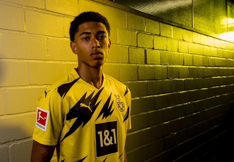 湖人浓眉哥统治篮下球队获胜（浓眉统治篮下，湖人取胜）