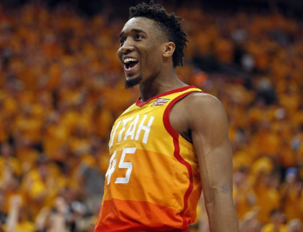 詹姆斯关键上篮助球队锁胜（詹姆斯关键上篮定胜局）