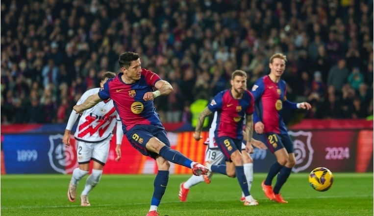 队记：抢篮板时杨瀚森被埃迪推来推去 他需要提升力量&护框&篮板（随队记者：杨瀚森与埃迪争篮板屡遭挤压，需加强力量、护筐及篮板能力）