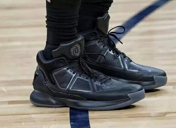 海港发文祝福奥斯卡：艰难时刻会过去，我们与功勋队长同在（海港发声力挺奥斯卡：困难终会过去，我们与功勋队长并肩前行）