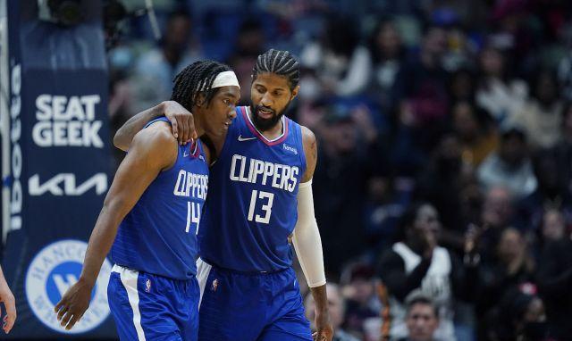 二娃回家了！穆勒现身拜仁主场，观战球队对阵美因茨（二娃归来！穆勒现身安联观战拜仁对阵美因茨）