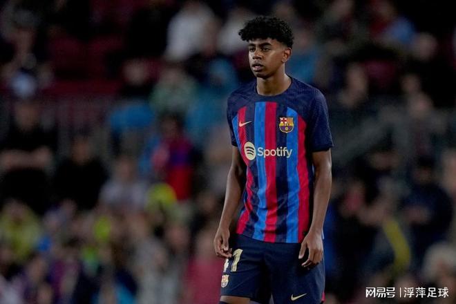 浓眉伤退后弗拉格扛起球队，圣诞大战首秀砍27+6+5（浓眉伤退，弗拉格接管全场：圣诞首秀27+6+5）