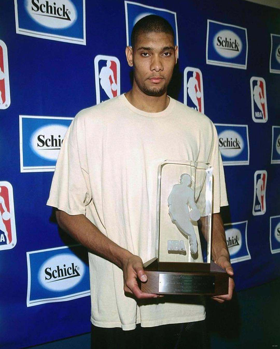 意甲半场：曼德拉戈拉、恩杜尔破门，佛罗伦萨3-0十人乌迪内斯（意甲半场战报：曼德拉戈拉、恩杜尔先后破门，佛罗伦萨3-0领先少一人的乌迪内斯）