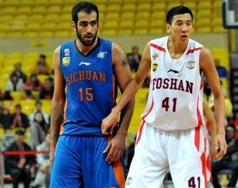 中甲半场：叶道驰、候煜造杀机，广州豹暂0-0南通支云（中甲半场：叶道驰、候煜频造险情，广州豹与南通支云暂时互交白卷）