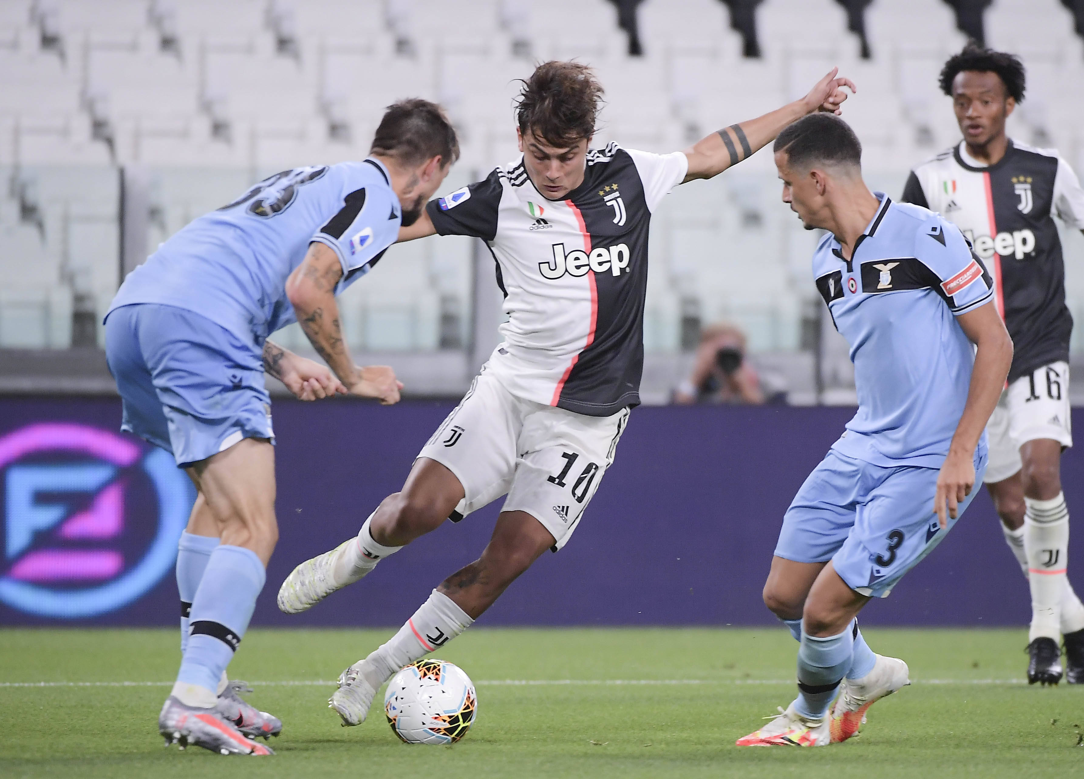 队报：法国队世界杯26人大名单已经确定16人，竞争很激烈（队报：法国队世界杯26人名单已锁定16席，名额之争白热化）