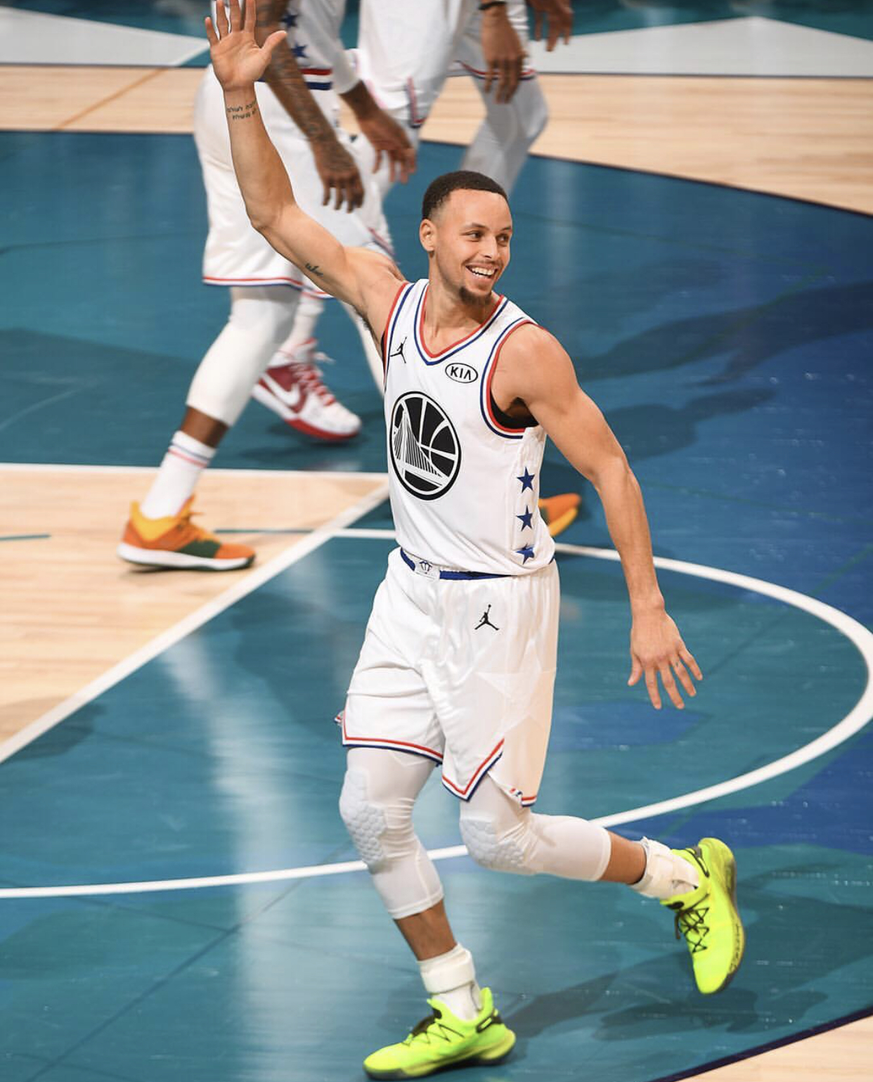 中超国内球员限薪500万元 俱乐部签“阴阳合同”将降级（中超国内球员年薪封顶500万，签“阴阳合同”的俱乐部将被降级）