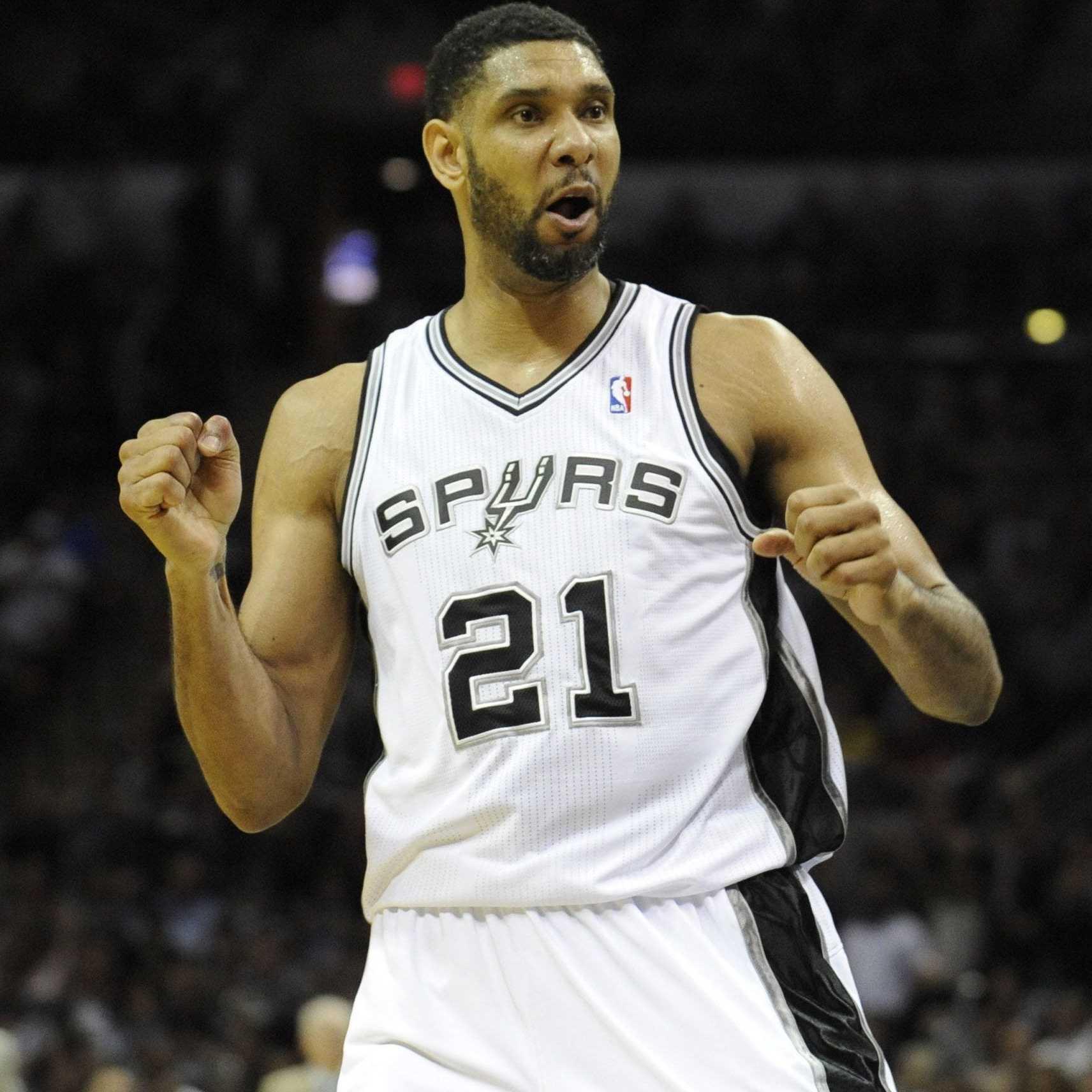 媒体人热议中足联颁奖：中超最佳教练怎能参考足协杯成绩？（中足联颁奖引媒体争议：评选中超最佳教练为何参考足协杯战绩？）