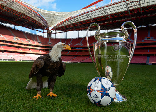 相似度99%！巴萨国王杯对手球员长相酷似拉莫斯，迅速外网走红（巴萨国王杯对手球员与拉莫斯神似，因撞脸在海外社媒火速走红）