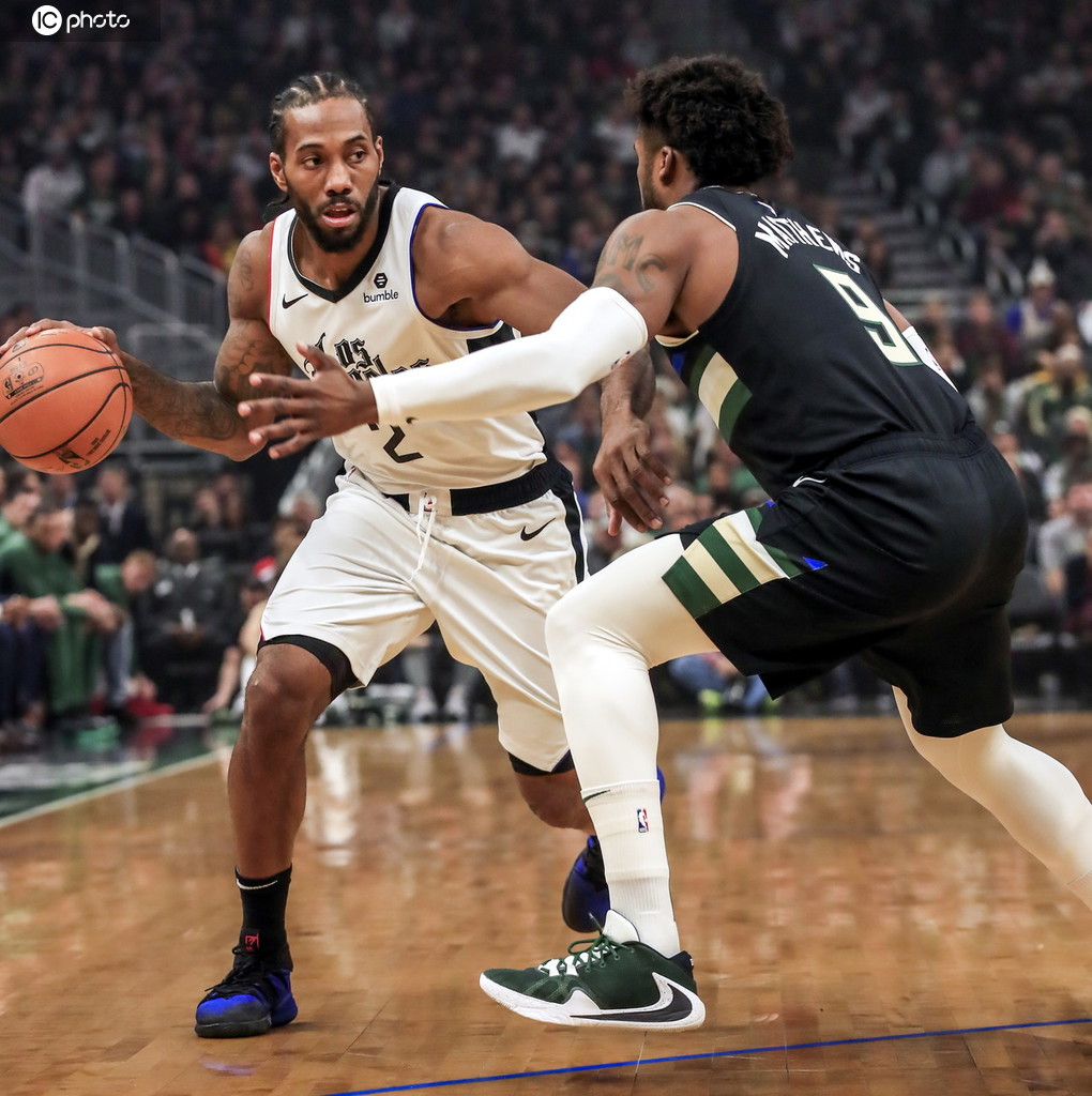 绿帽哥：迪奥曼德经纪人前往英国，与曼联商讨合同条款（绿帽哥：迪奥曼德经纪人赴英，与曼联就合同细节进行谈判）