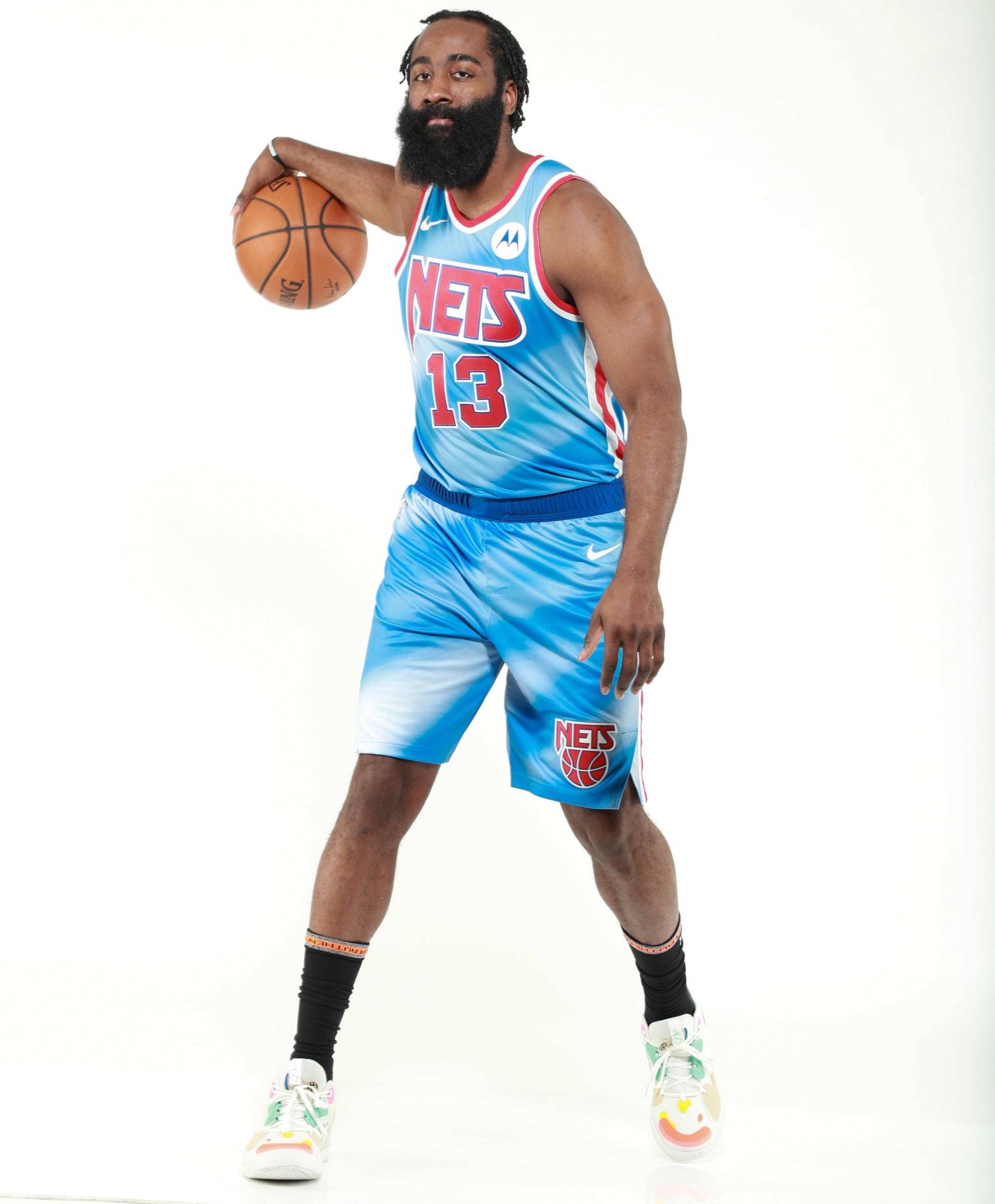 米奇·约翰逊——球队不可或缺的智囊核心（米奇·约翰逊：球队不可或缺的战术中枢）