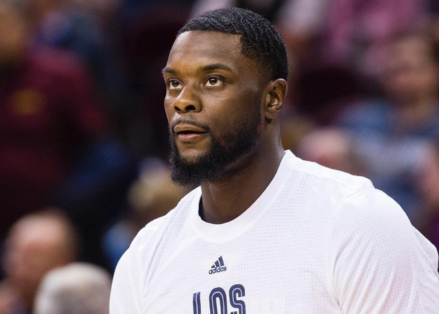 新老狼王对决！唐斯40+13吞惨败 华子38+4三分+4抢断飞翔庆祝（新旧狼王巅峰对决：唐斯40+13仍遭惨败，华子38分4记三分4抢断腾空庆祝）