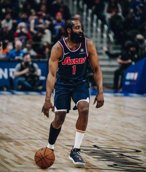 足坛一些球员会不会是有其他副业……？（一些足坛球员是否身兼副业？）