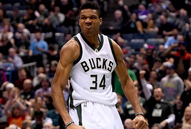 这是被传染了？洛夫顿罚球三不沾 看了一眼古德温还邪魅笑一下（洛夫顿罚球三不沾，瞟古德温后邪魅一笑：也被传染了？）