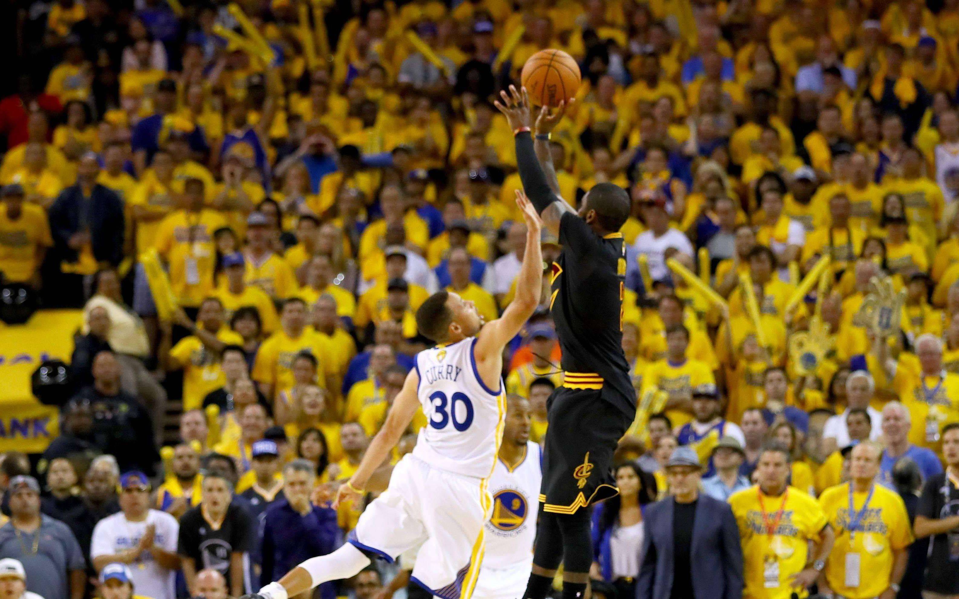 埃奇库姆成76人队史最年轻得分20+助攻5+且0失误球员（埃奇库姆成76人史上最年轻单场20+分5+助攻零失误球员）